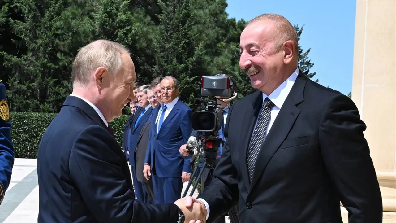 Putin ve Aliyev Bakü'de Stratejik Görüşme Gerçekleştirdi