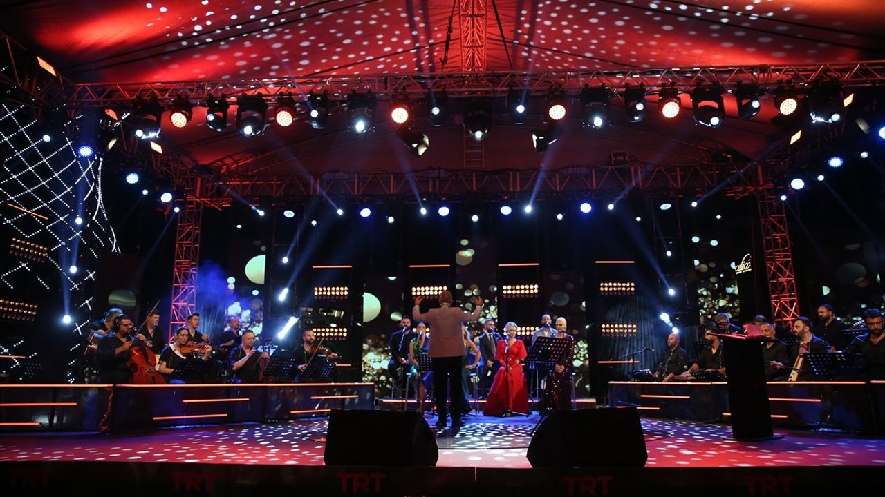 Rize'de TRT Sanatçıları Şehir Konserleri Coşkusu