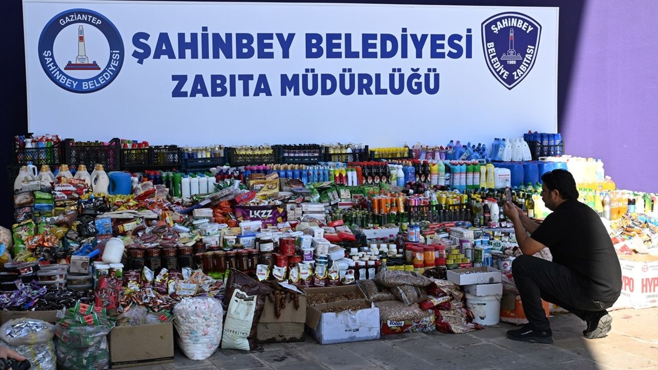 Şahinbey'de Son Kullanma Tarihi Geçen 30 Bin Ürün Ele Geçirildi