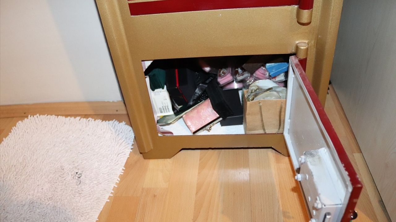 Samsun'da Doktorun Evinden Çalınan 2,5 Milyonluk Ziynet Eşyası