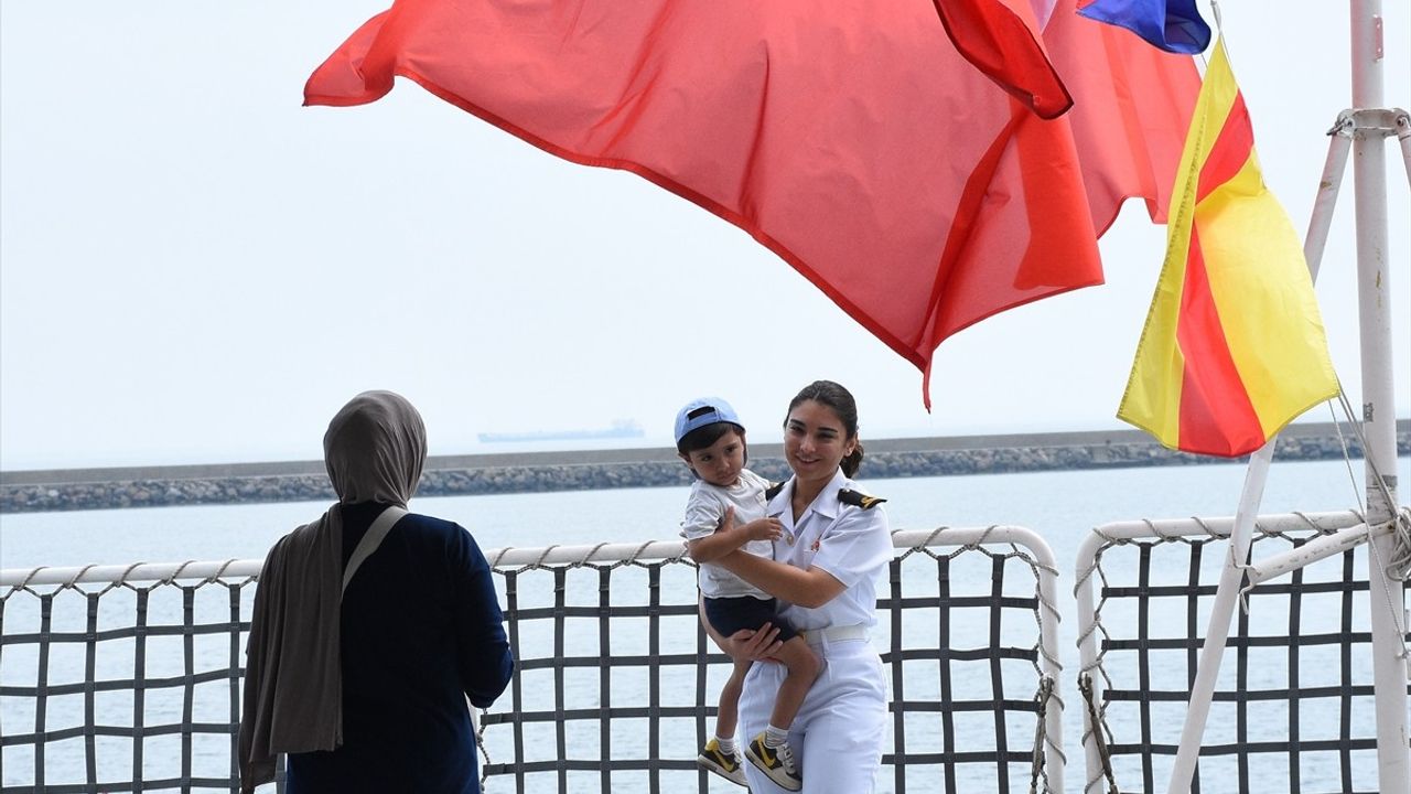 Samsun'da TCSG-Dost Gemisi Ziyarete Açıldı