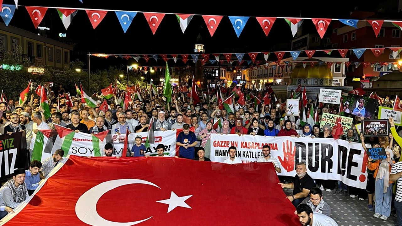 Samsun ve Sinop'ta İsmail Heniyye İçin Yürüyüş Düzenlendi