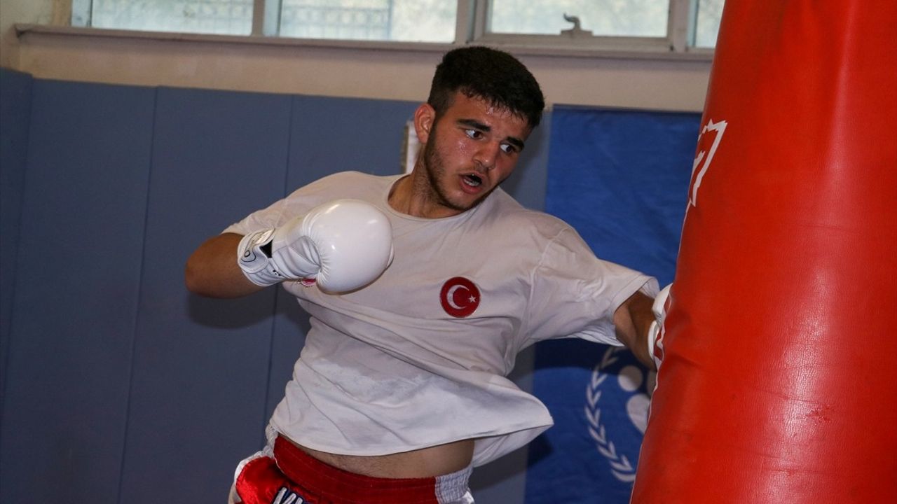 Şevket Arslan, Gençler Kick Boks Dünya Şampiyonası'na Hazırlanıyor