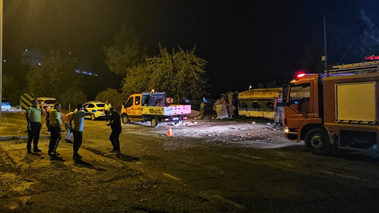 Siirt'te Sulama Tankeri Devrildi: 2 Yaralı