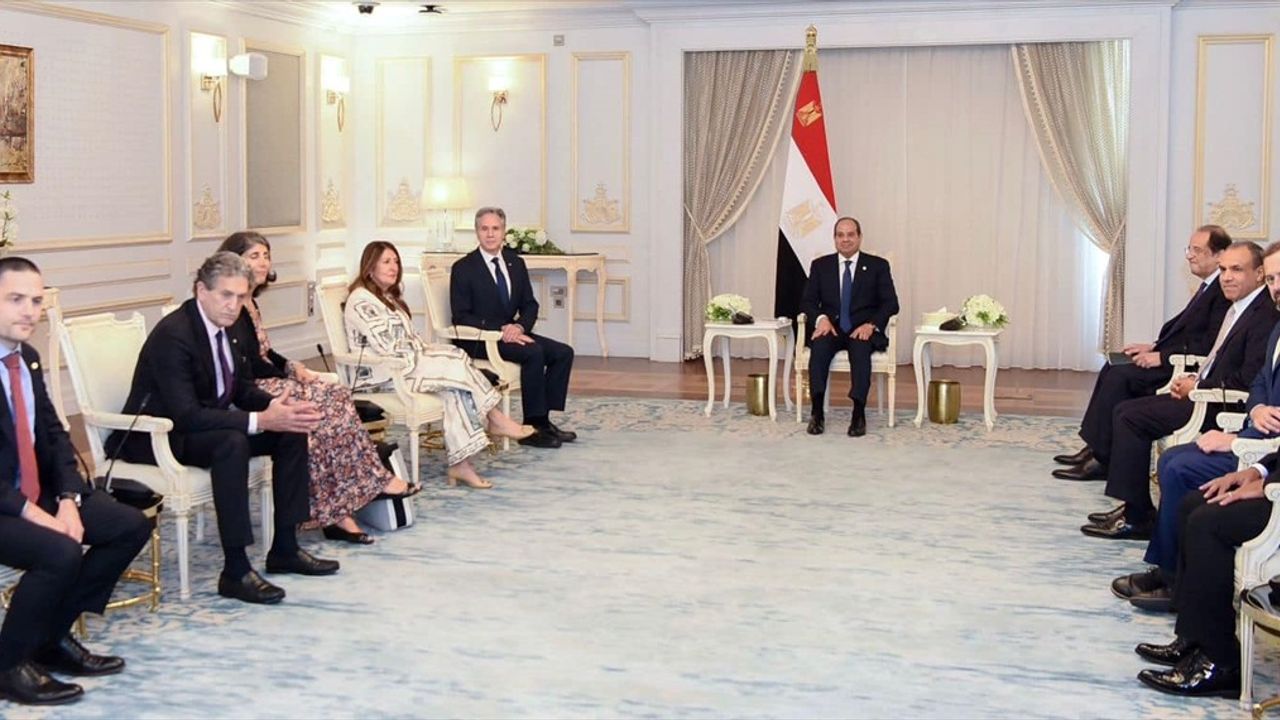 Sisi, Gazze'de Ateşkes Çağrısı Yaptı