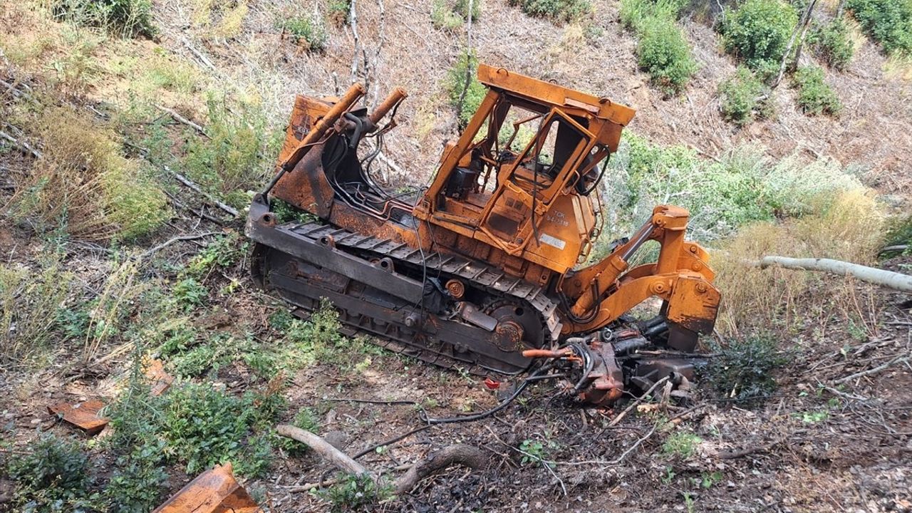 Sivas'ta Orman Yangınında Trajik Kaza: Dozer Operatörü Hayatını Kaybetti