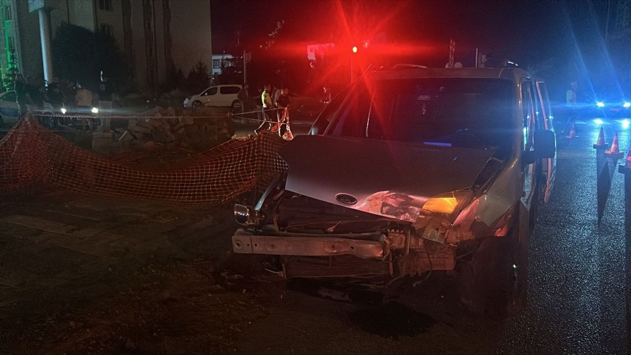 Sivas'ta Trafik Kazası: 5 Yaralı