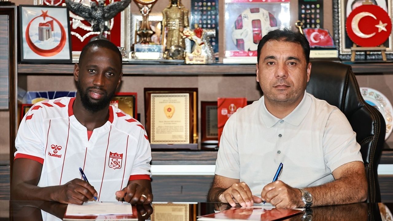 Sivasspor, Samba Camara ve Noah Sonko Sundberg ile Yeni Sözleşme İmzaladı