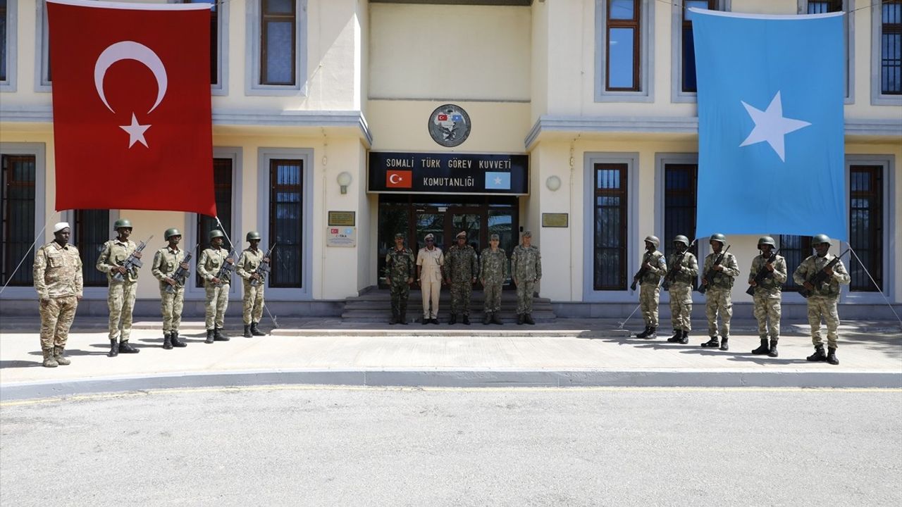Somali'deki Anadolu Kışlası'nda Yemin ve Mezuniyet Töreni Düzenlendi