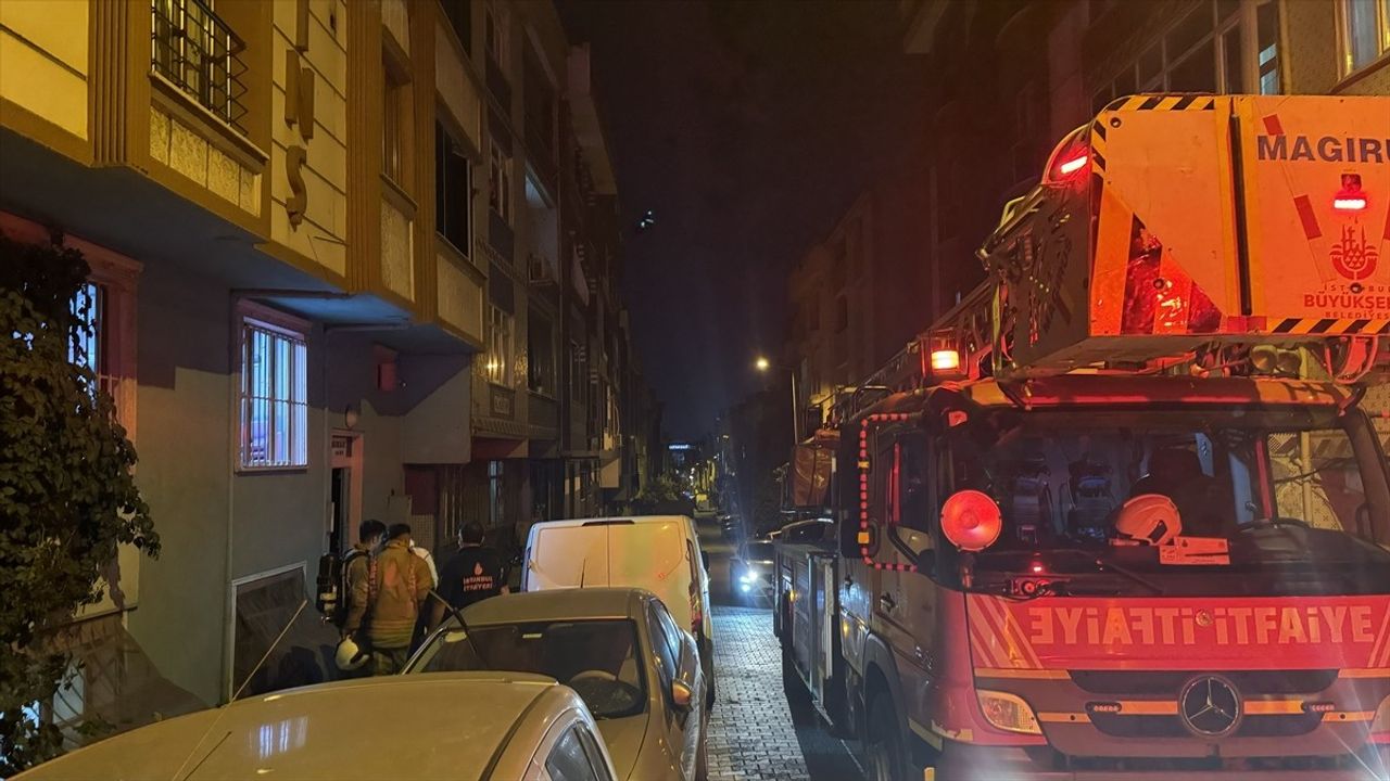 Sultangazi'de Böcek İlacı Zehirlenmesi: 4'ü Çocuk 9 Kişi Hastaneye Kaldırıldı