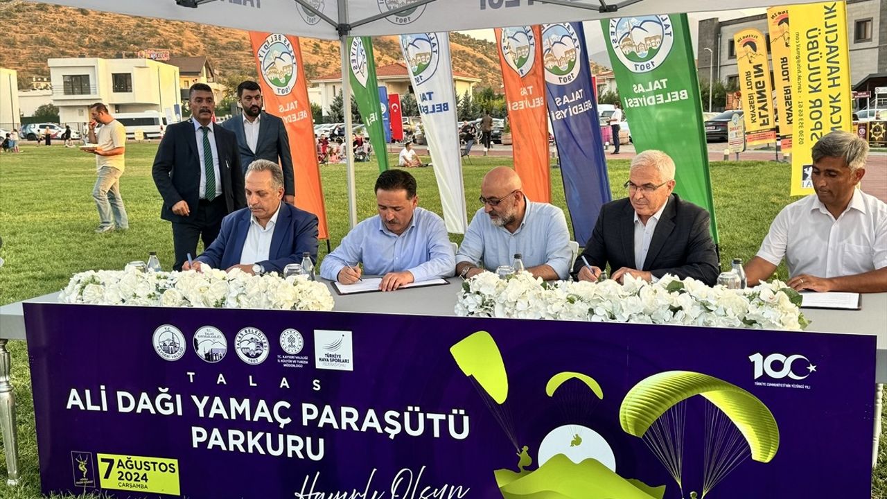 Talas'ta Yeni Yamaç Paraşütü Parkuru Tanıtıldı