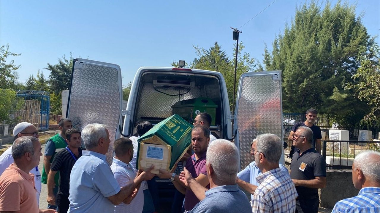 Tarık Ziya Ekinci'nin Cenazesi Diyarbakır'da Toprağa Verildi