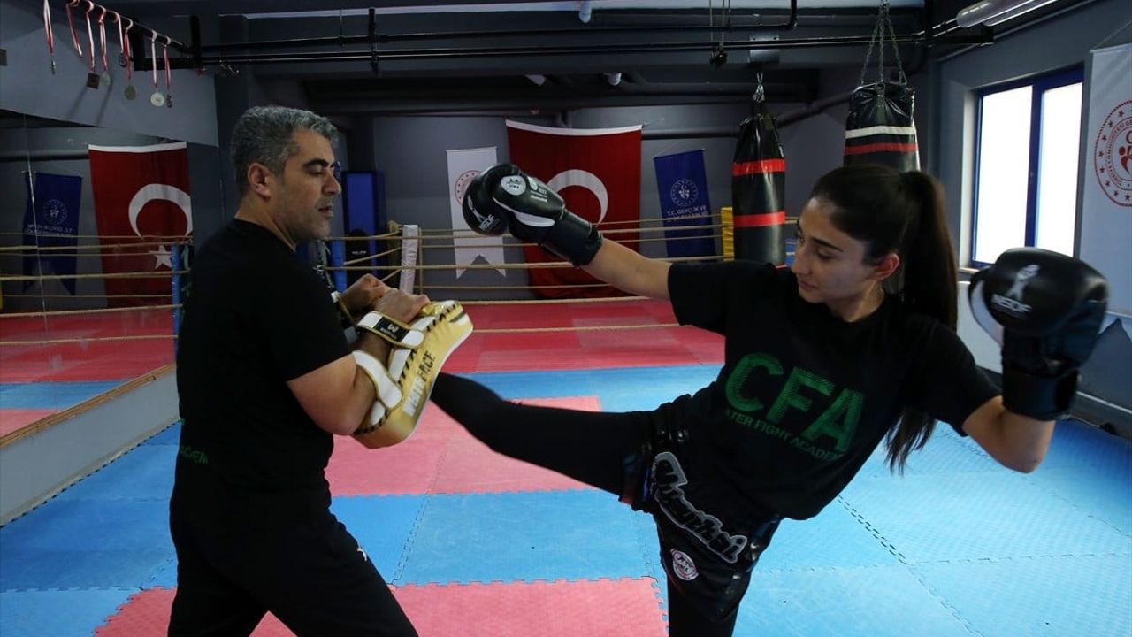 Tatvan'da Üç Kız Kardeşten Kick Boks Başarısı