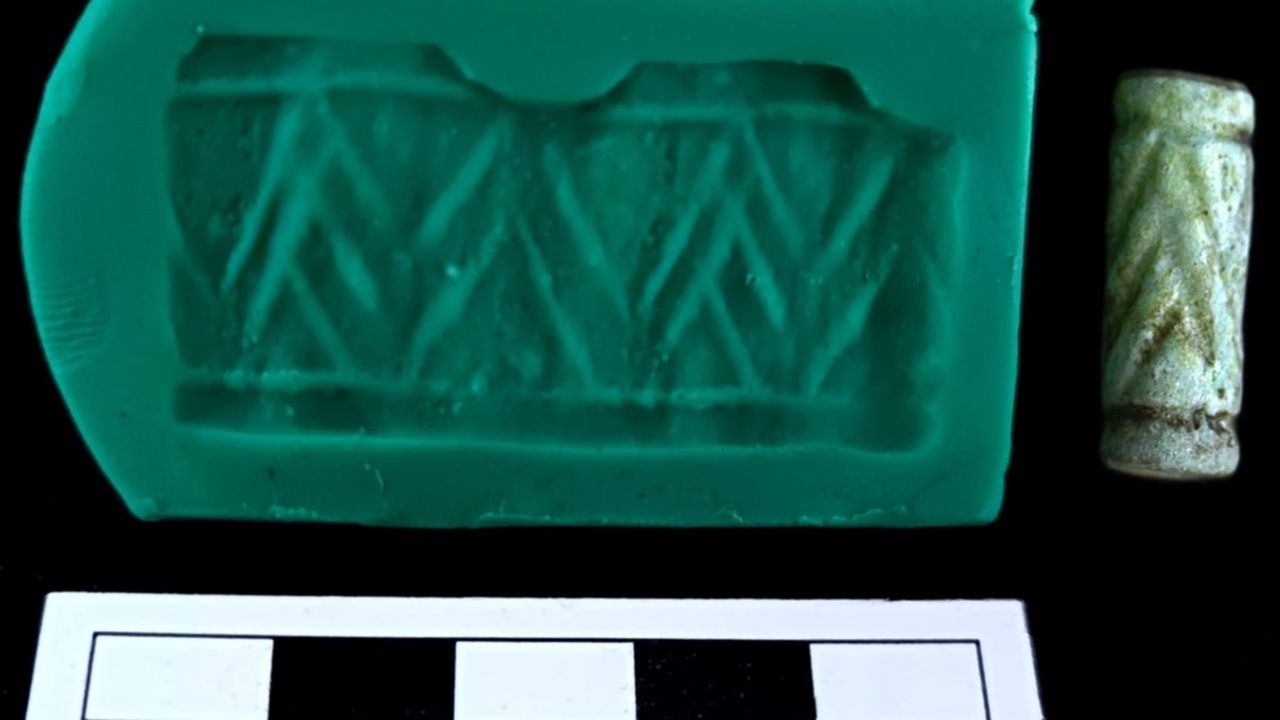 Tavşanlı Höyük Kazısında 4 Bin Yıllık Mühür Keşfedildi