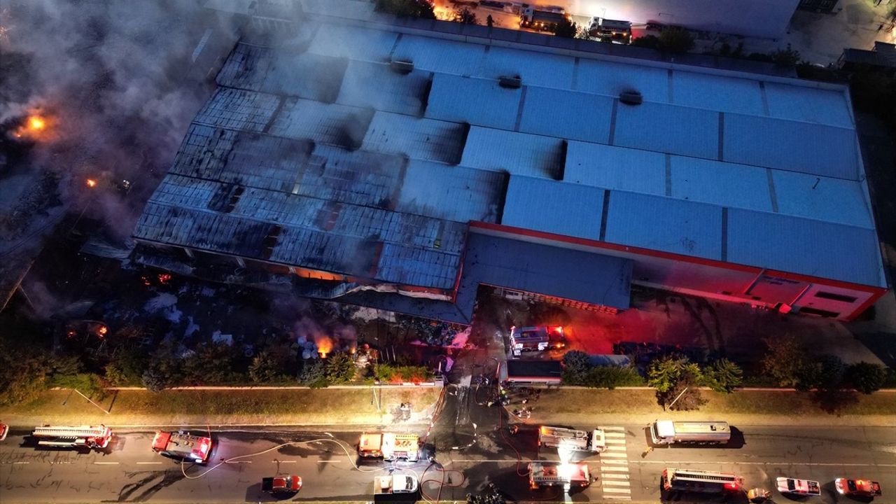 Tekirdağ'da Fabrikada Yangın Kontrol Altına Alındı