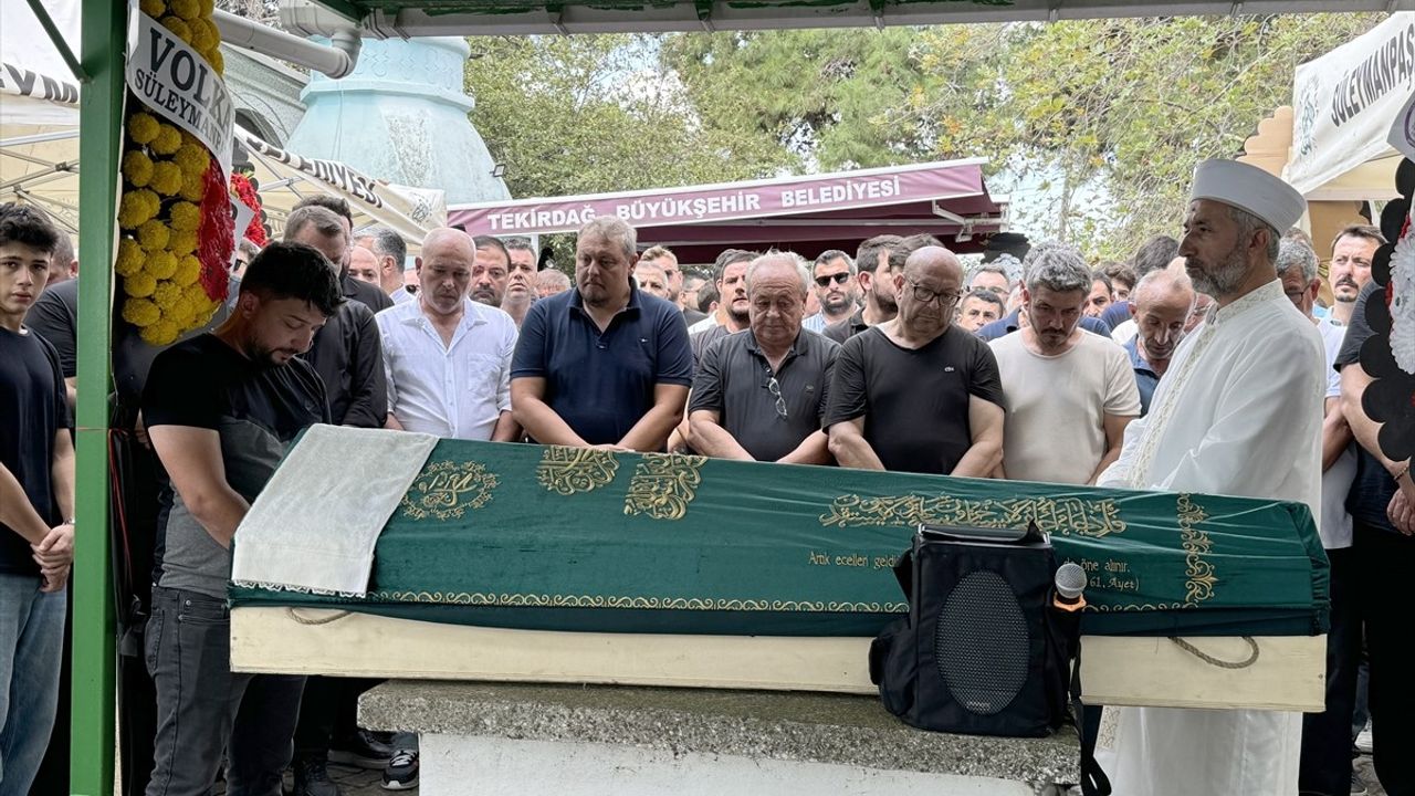 Tekirdağ'da Silahlı Saldırı Sonucu Hayatını Kaybeden Meclis Üyesinin Cenazesi Törenle Defnedildi