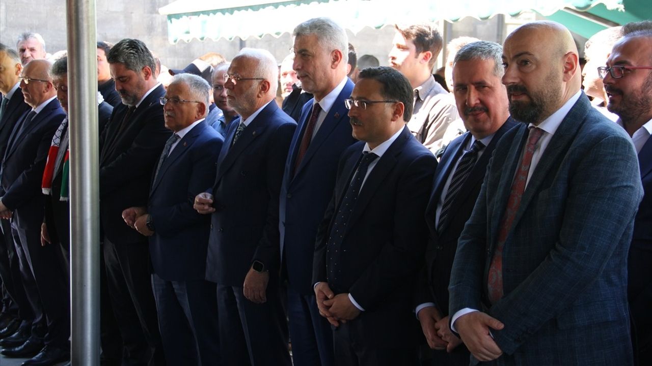 Ticaret Bakanı Bolat, İsmail Heniyye için Kayseri'de Gıyabi Cenaze Namazına Katıldı