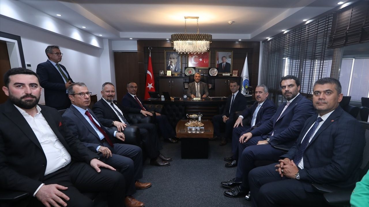 Ticaret Bakanı Bolat, Tekirdağ'daki Belediyeleri Ziyaret Etti