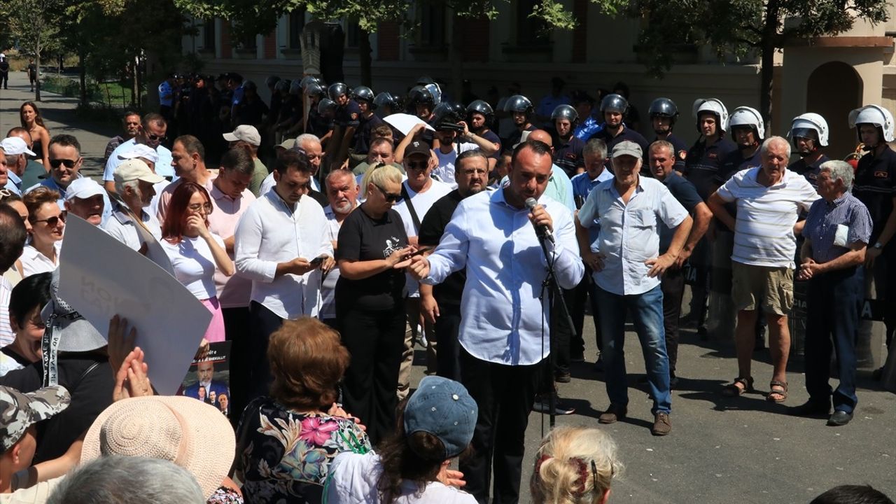 Tiran'da Belediye Başkanı Veliaj'a İstifa Çağrısı Devam Ediyor