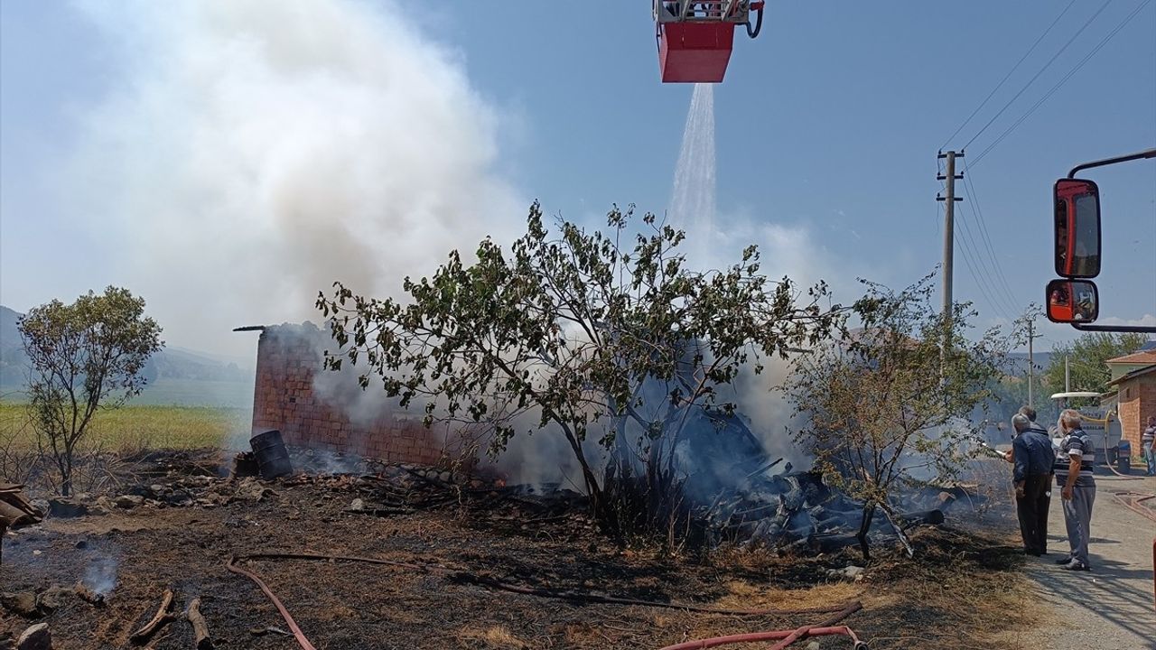 Tosya'da Yangın: Bir Ev Kül Oldu