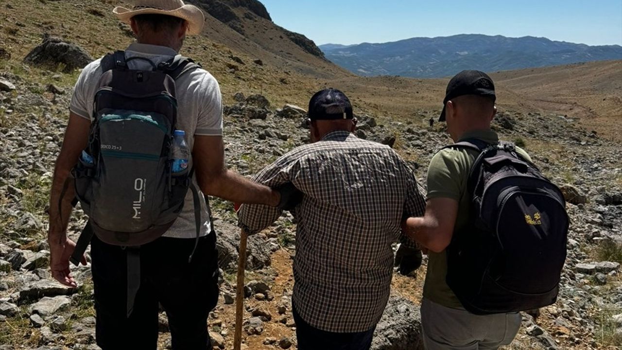 Tunceli'de Mahsur Kalan Baba Oğul Kurtarıldı