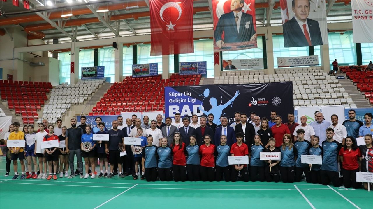 Türkiye Badminton Süper Lig ve Gelişim Ligi Erzincan'da Başladı