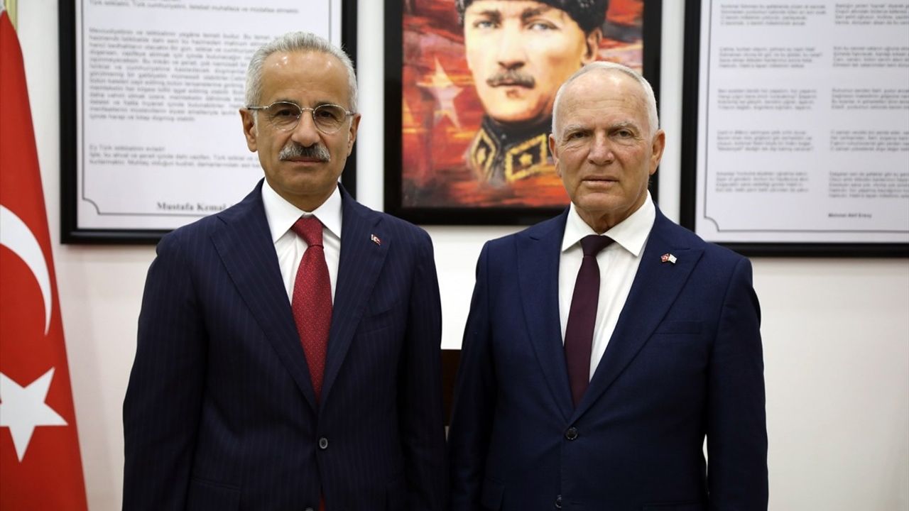 Ulaştırma ve Altyapı Bakanı Uraloğlu, KKTC'de Resmi Temaslarda Bulundu