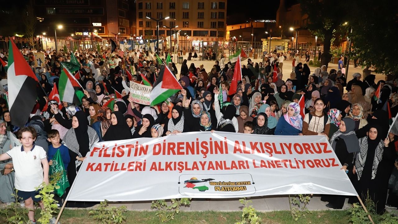 Van, Muş ve Bitlis'te İsmail Heniyye İçin Yürüyüş Düzenlendi