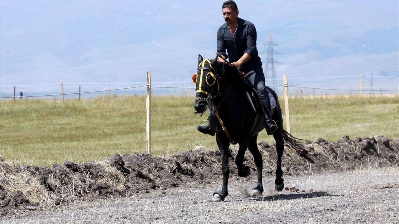 Yağmur Engeline Rağmen Rahvan At Yarışları Devam Edecek