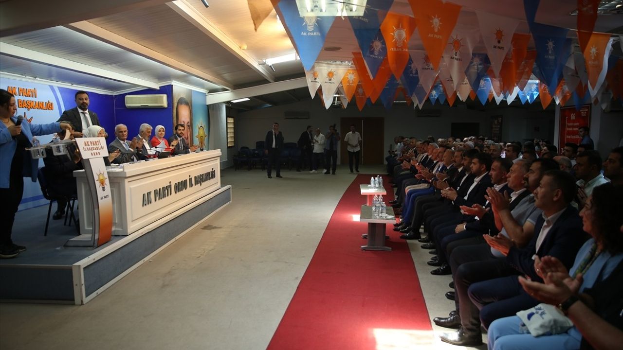 Yılmaz: Hizmet, Siyasetin Temel Aracıdır