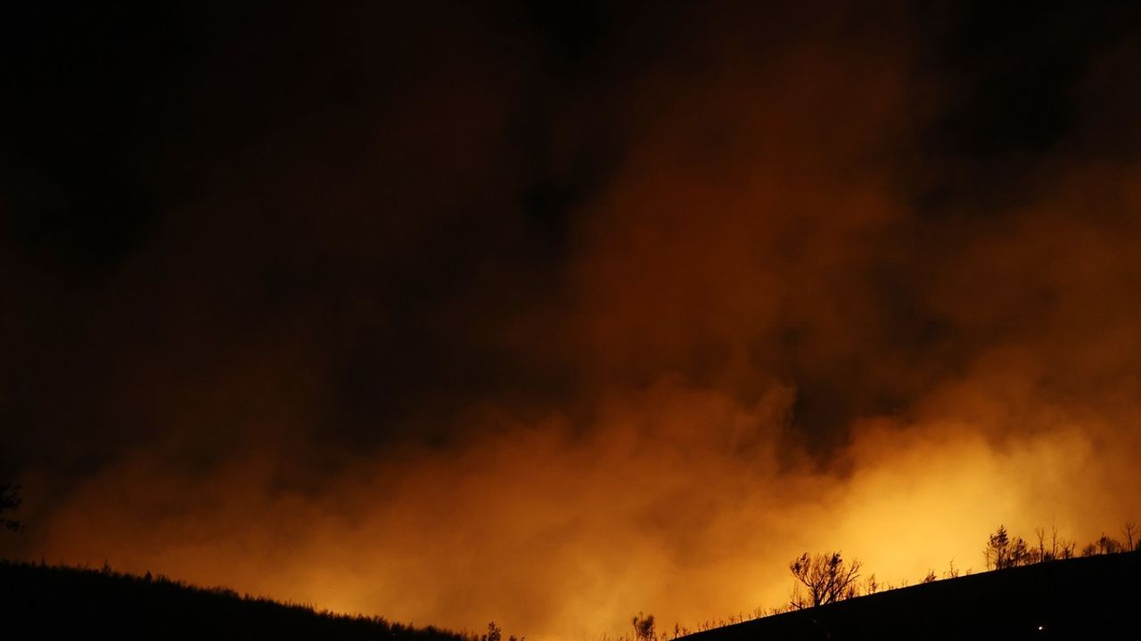 Yunanistan'ın Varnava Bölgesinde Yangın: 9 Köy Tahliye Edildi