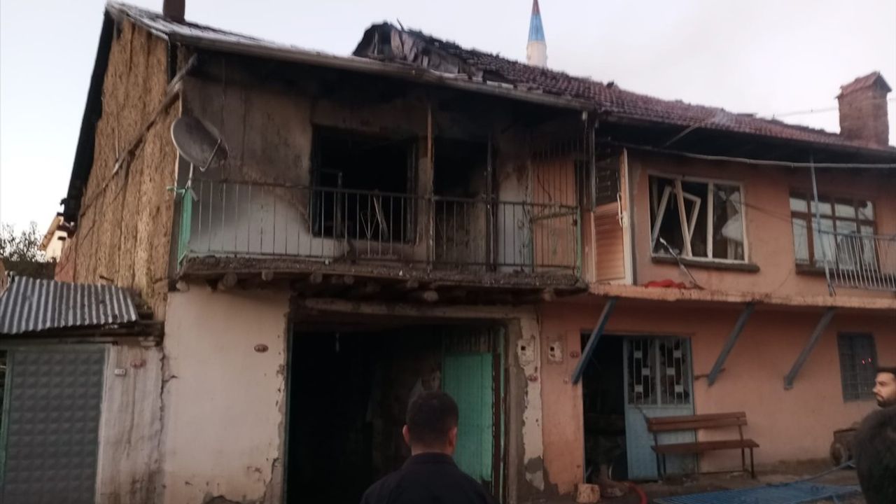 Isparta'da Yangın: Anne ve İki Çocuğu Yaralandı