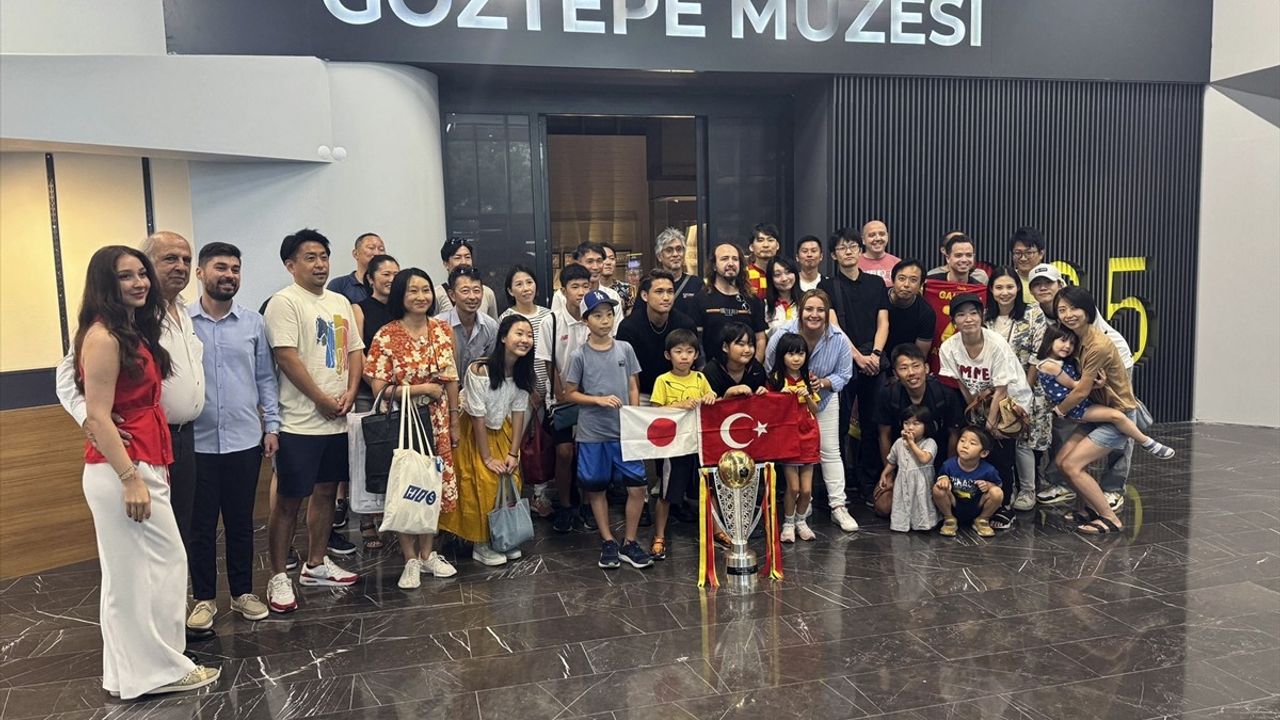 Göztepe'nin Futbolcusu Kuryu Matsuki, İzmir'deki Japonlarla Buluştu