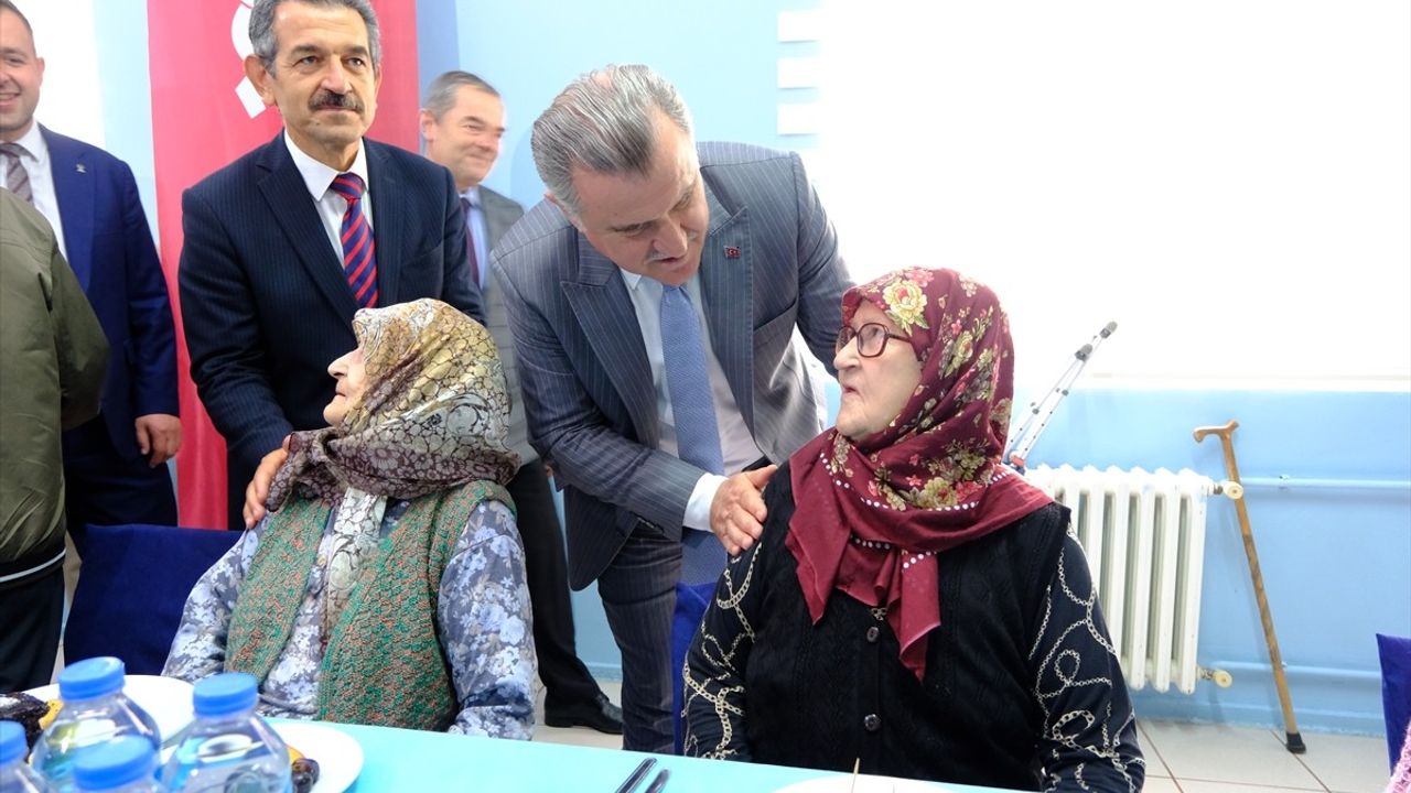 Gençlik ve Spor Bakanı Kırklareli'nde Esnaf ve Vatandaşlarla Buluştu