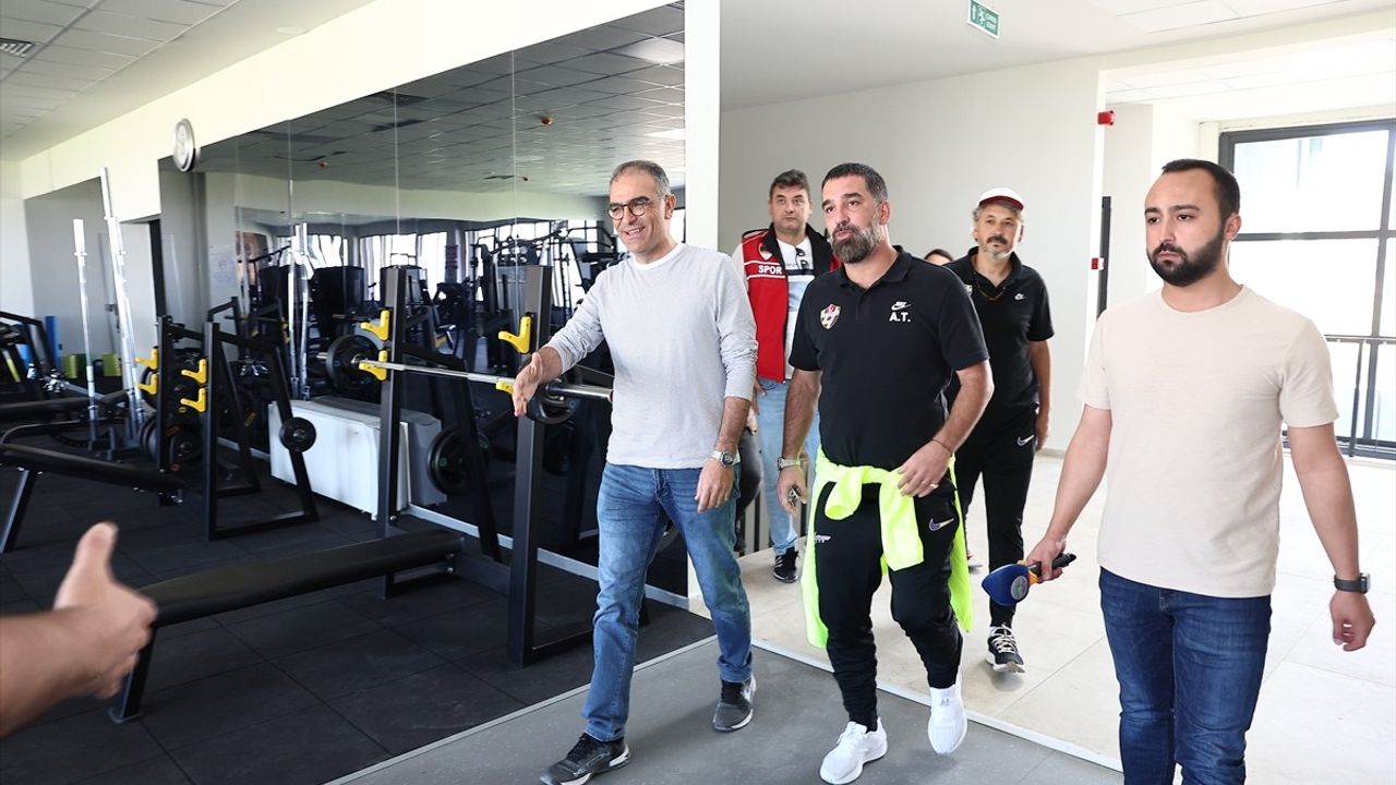 Eyüpspor Teknik Direktörü Arda Turan Erciyes Yüksek İrtifa Kamp Merkezi'ni Ziyaret Etti