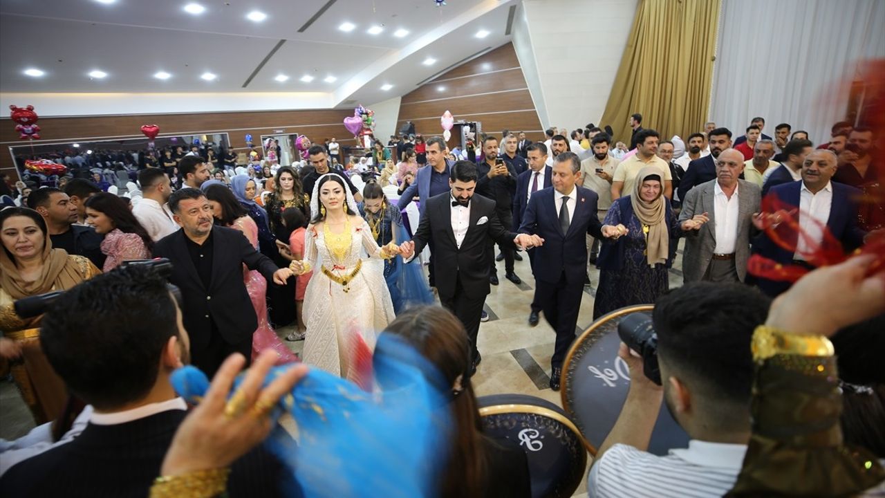 CHP Genel Başkanı Özgür Özel, Mardin'de Nikah Şahidliği Yaptı