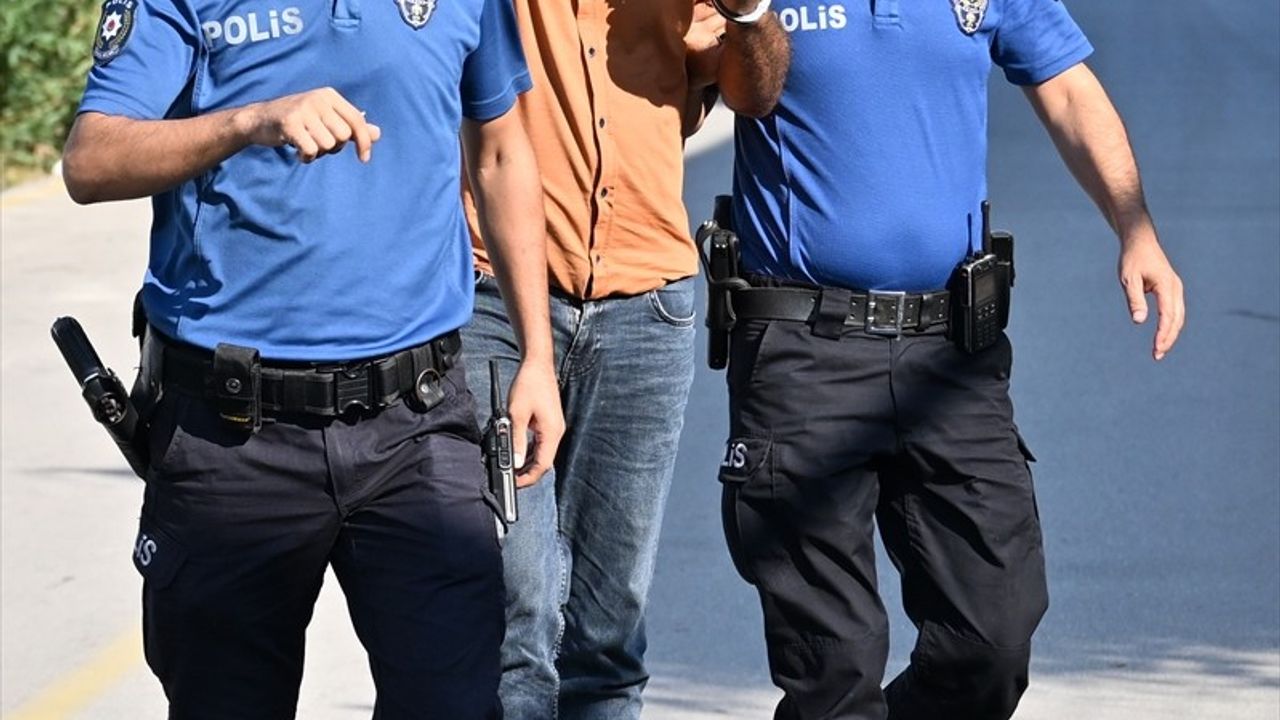 Adana'da Direksiyon Sınavı Sonrası Görevliyi Darbeden Zanlı Tutuklandı