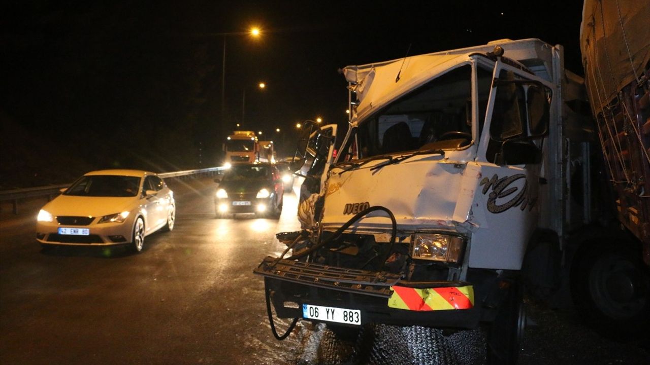 Adana'da Tır Kazası: İki Araç Çarpıştı