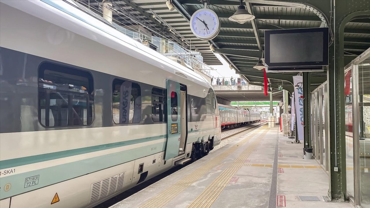 Adapazarı-Gebze Bölgesel Trenine Yoğun İlgi