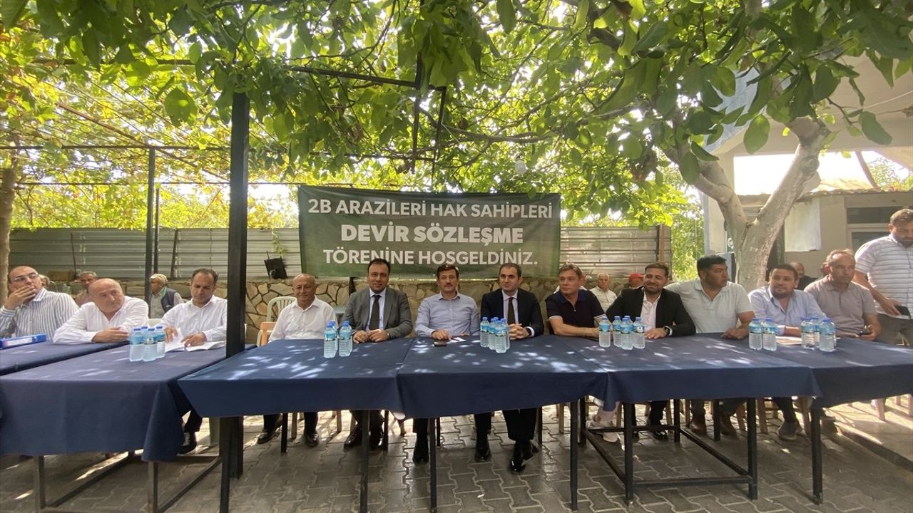 AK Parti Genel Başkan Yardımcısı İzmir'de Tapu Dağıtım Törenine Katıldı