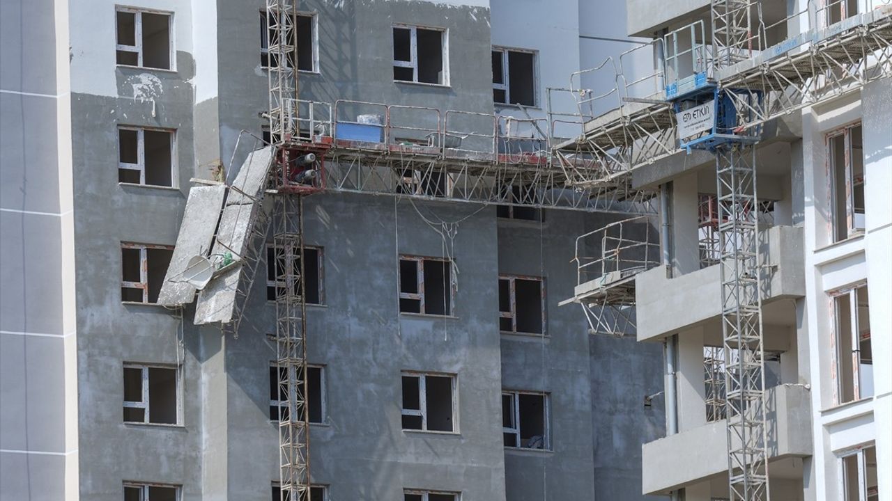 Ankara'da İnşaat İskelesinin Çökmesi: 3 İşçi Hayatını Kaybetti