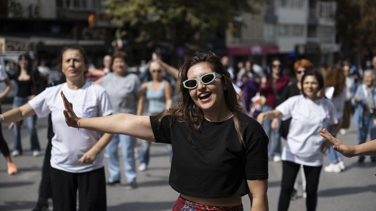 Ankara'da 'Otomobilsiz Pazar Günü' Etkinliği Gerçekleştirildi