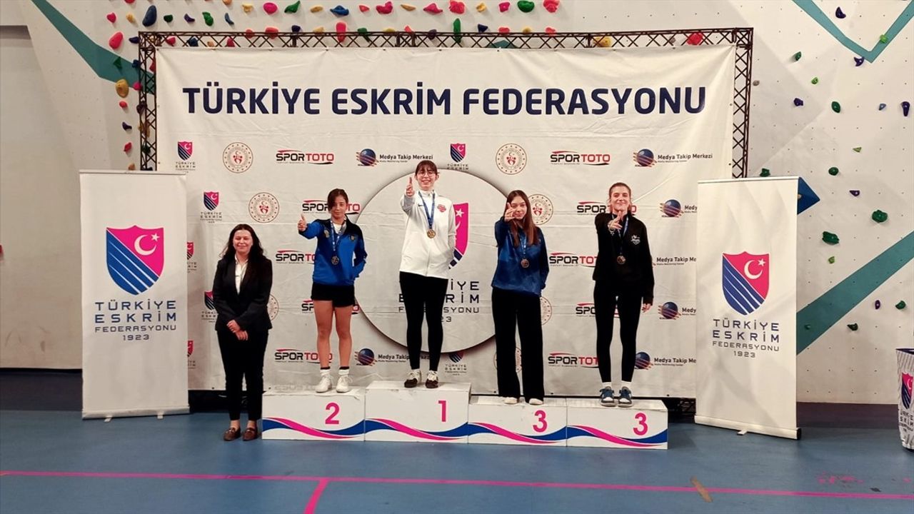 Ankara'daki Flöre ve Kılıç Turnuvası Sonuçlandı