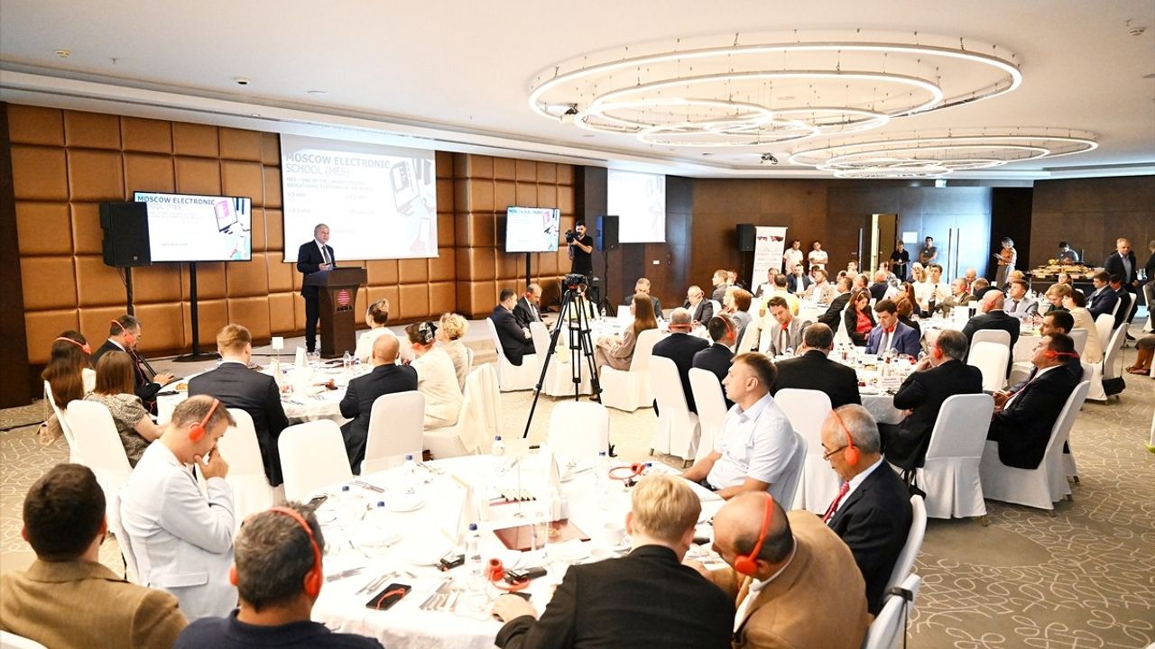 Antalya'da Türk ve Rus İş Dünyası Buluşması Gerçekleşti