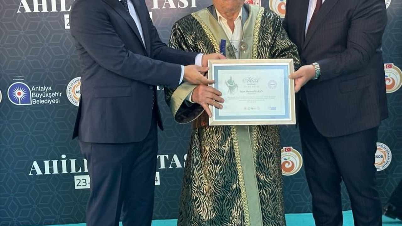 Antalya'da Yılın Ahisi Ödülü Durmuş Daran'a Verildi