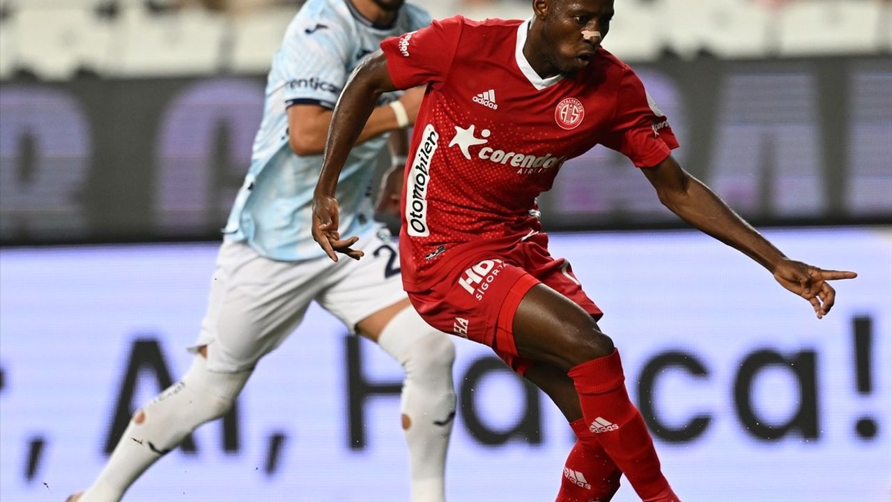 Antalyaspor, Adana Demirspor'u 2-1 Yenerek 5. Haftayı Kapatıyor