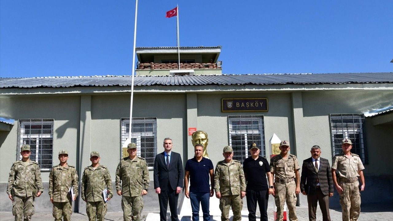 Ardahan Valisinden Sınırdaki Askerlere Moral Ziyareti