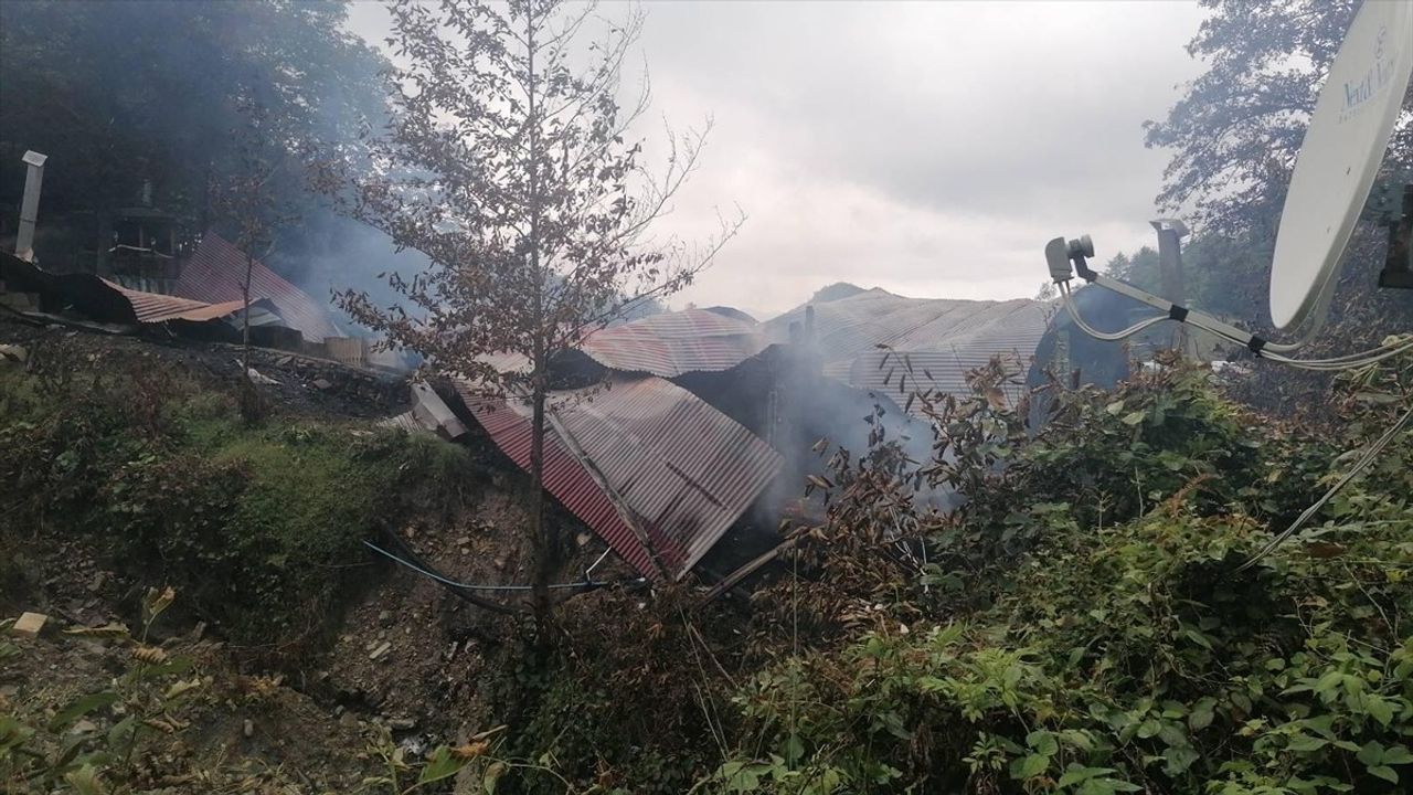 Artvin Hopa'da Ahşap Restoran Kül Oldu