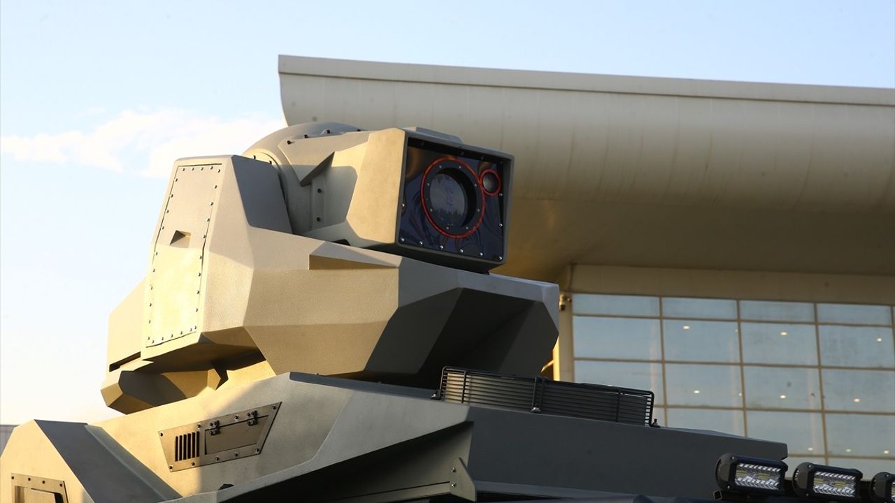 Azerbaycan İlk Yerli Lazer Silahını Üretti: Fireforce