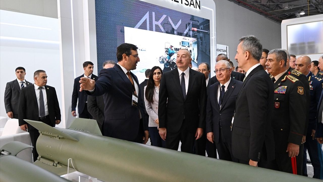 Azerbaycan Savunma Fuarı'na İlham Aliyev Ziyareti